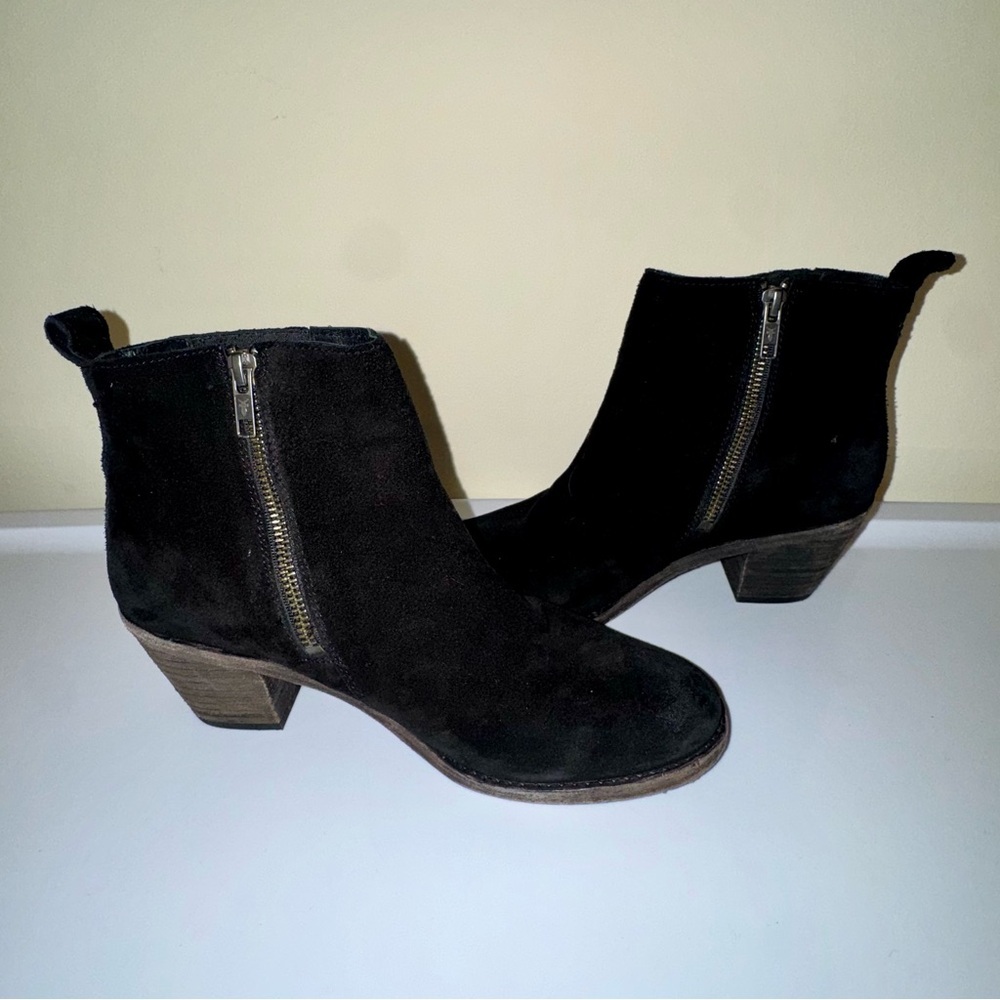 Frye Black Suede Alton Chelsea Ankle Booties Boots Size 8.5
